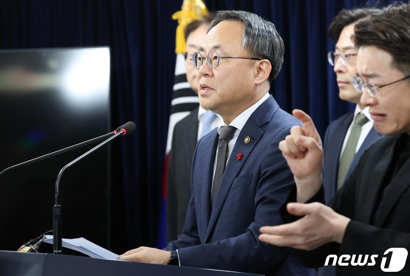 본문 이미지 - 고기동 행정안전부 장관이 디지털행정서비스 국민신뢰 제고대책 브리핑을 하고 있다. 2024.1.31/뉴스1 ⓒ News1 허경 기자