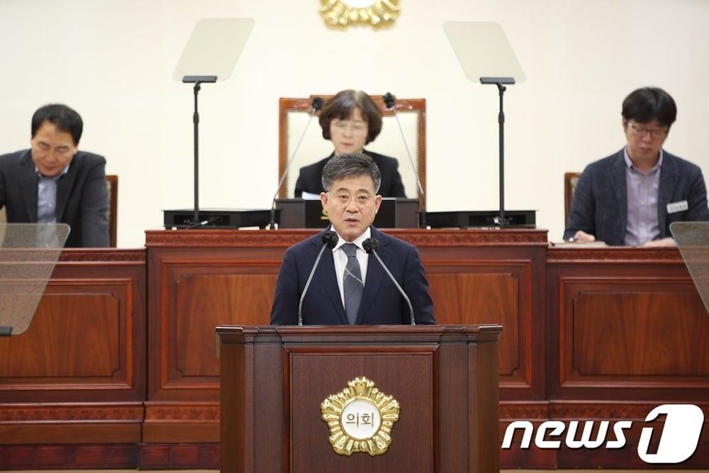본문 이미지 - 정성주 김제시장이 31일 열린 제275회 김제시의회 임시회에서 시정연설을 하고 있다.(김제시 제공) 2024.1.31/뉴스1