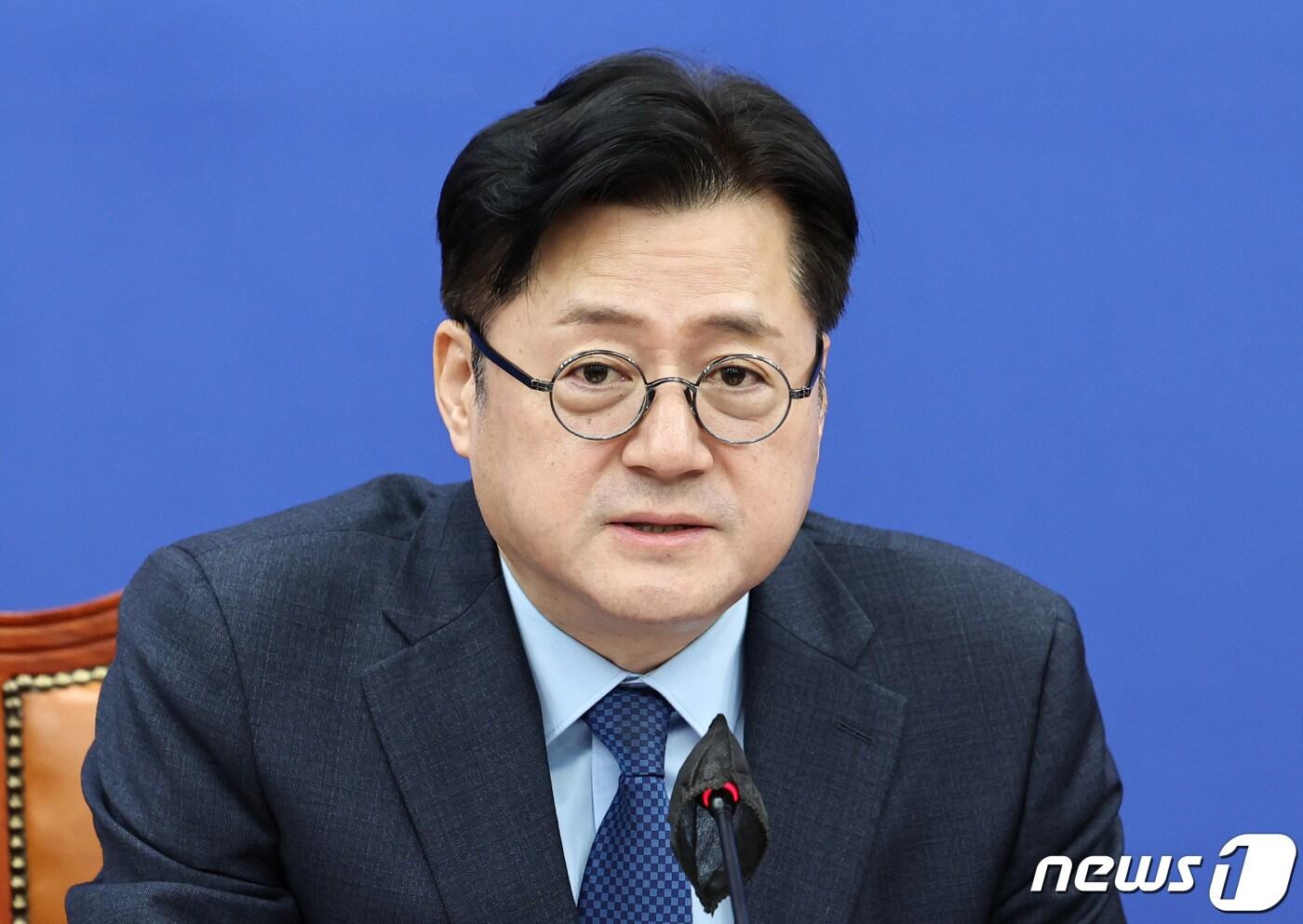 본문 이미지 - 홍익표 더불어민주당 원내대표가 4일 오전 서울 여의도 국회에서 열린 정책조정회의에서 모두발언을 하고 있다. 2023.1.4/뉴스1 ⓒ News1 구윤성 기자