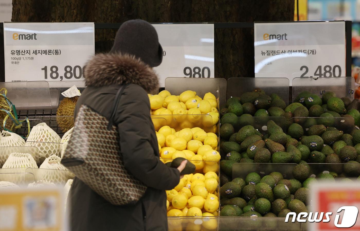  서울 시내 대형마트에 진열된 과일. 2024.1.4/뉴스1 ⓒ News1 김민지 기자