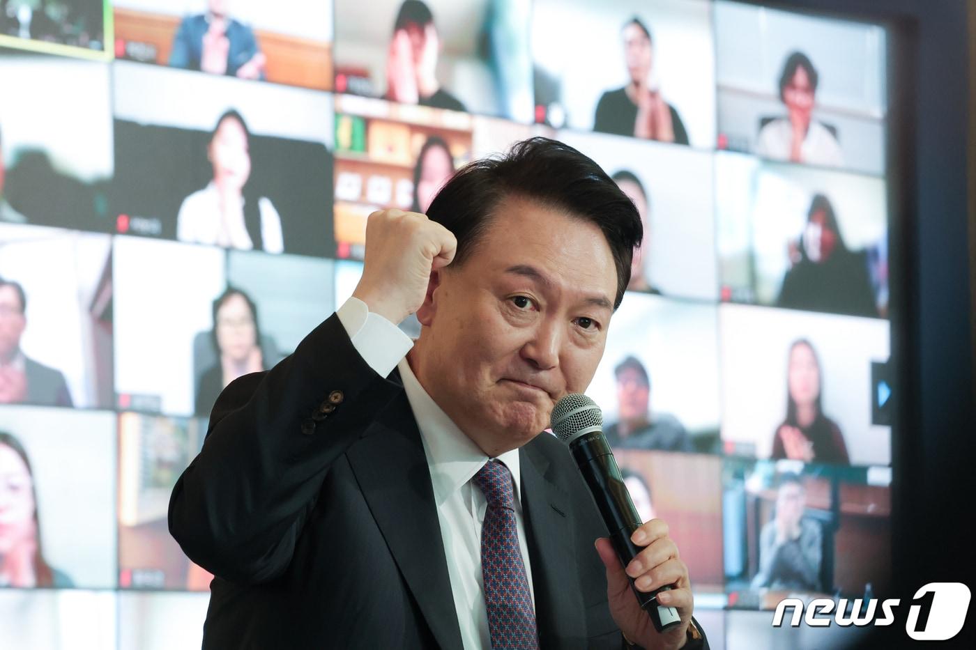 본문 이미지 - 윤석열 대통령이 지난 4일 경기 용인시 중소기업인력개발원에서 열린 '국민과 함께하는 민생토론회'에서 발언하고 있다. (대통령실 제공) 2024.1.4/뉴스1 ⓒ News1 오대일 기자