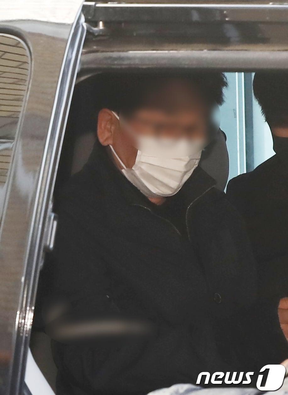 본문 이미지 - 이재명 전 더불어민주당 대표를 흉기로 습격한 김모씨.2024.1.4/뉴스1 ⓒ News1 윤일지 기자