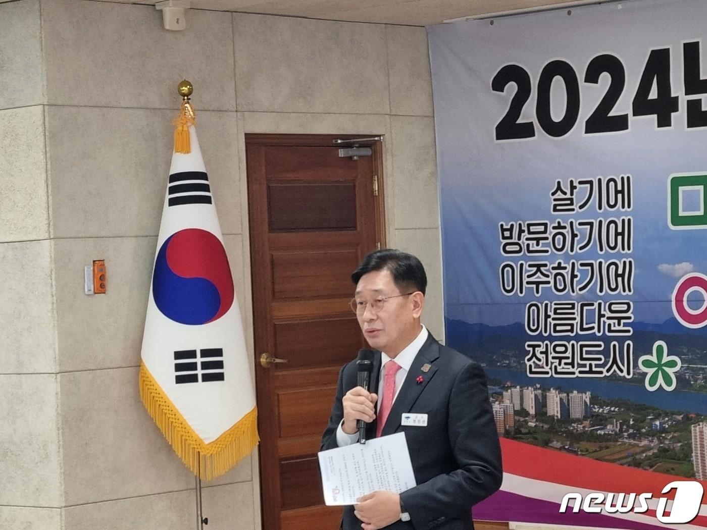 본문 이미지 - 전진선 경기 양평군수가 5일 군청 대회의실에서 기자회견을 하고 있다.2024.01.05./뉴스1 양희문 기자