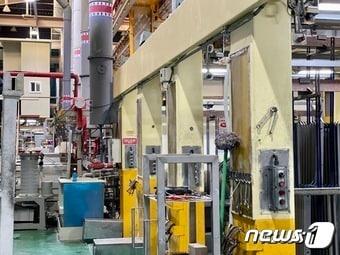 본문 이미지 - 경기 인천에 위치한 한 제조공장 내부 모습. ⓒ News1 이민주 기자