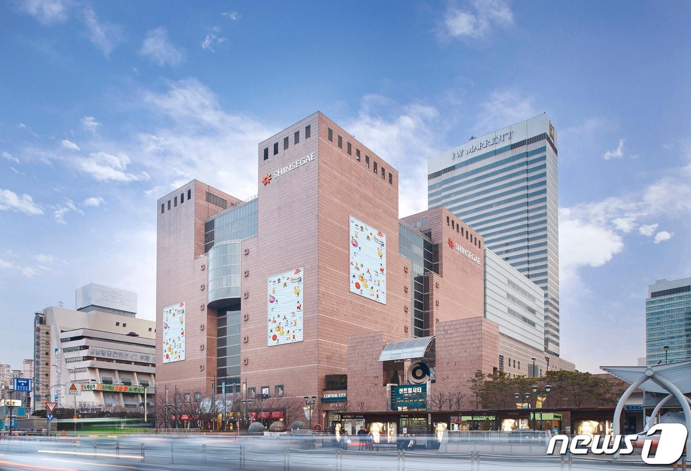 단일 백화점 점포 중 국내 최초로 매출 '3조 클럽'에 입성한 신세계백화점 강남점(신세계 제공)