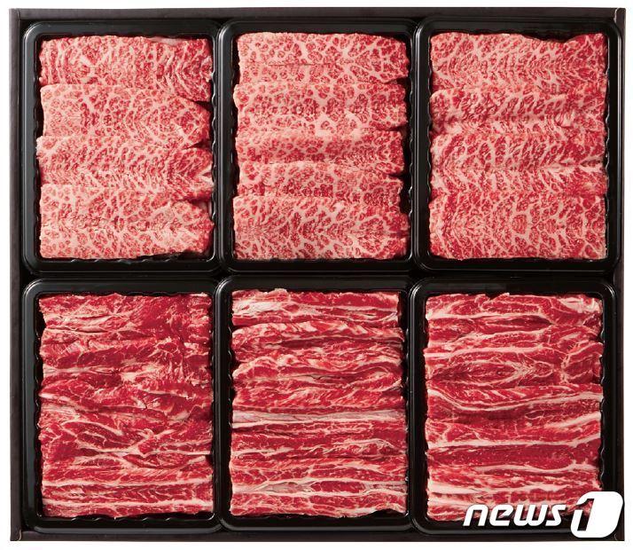 본문 이미지 - 뼈를 제거한 갈비살로 구성한 '현대백화점 한우 갈비살 구이 세트'(현대백화점 제공)