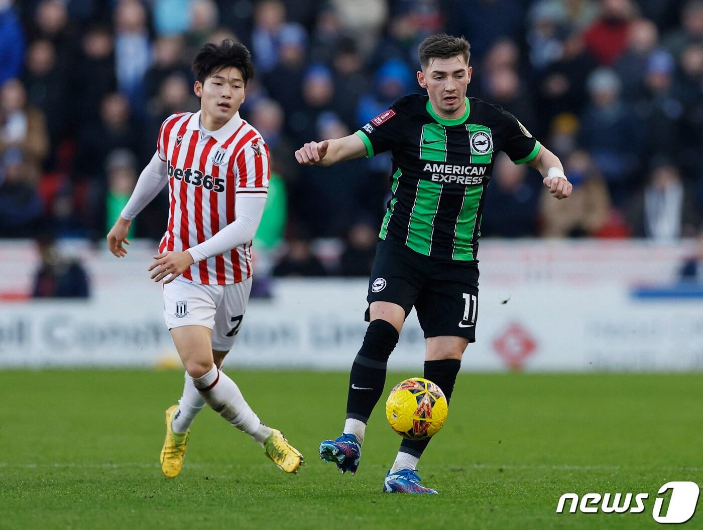 본문 이미지 - 배준호(스토크 시티)가 7일(한국시간) 잉글랜드축구협회(FA)컵 3라운드에 출전해 상대 자책골을 유도하는 등 풀타임 활약했지만 팀은 패배해 대회에서 탈락했다. ⓒ 로이터=뉴스1 