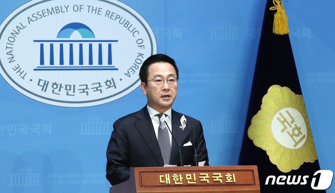 본문 이미지 - 박성준 더불어민주당 대변인이 7일 서울 여의도 국회 소통관에서 대통령실의 제2부속실 설치 추친과 관련해 브리핑을 하고 있다. 2024.1.7/뉴스1 ⓒ News1 임세영 기자