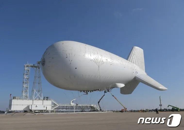 본문 이미지 - 이스라엘이 미사일과 드론 탐지용 비행선 '스카이 듀'의 운용을 시작했다.  