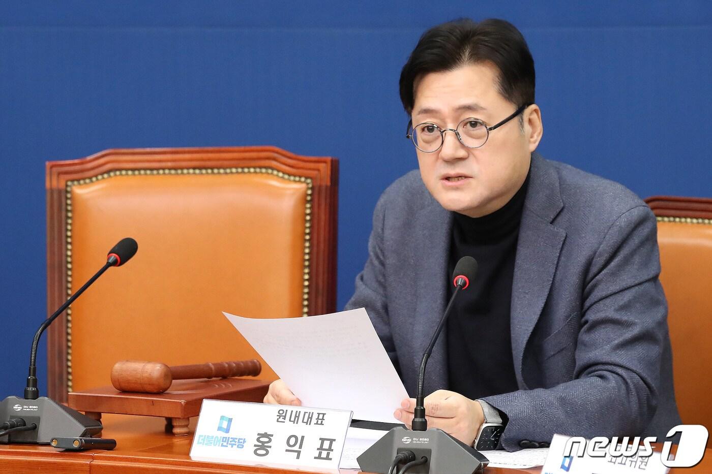 본문 이미지 - 홍익표 더불어민주당 원내대표가 8일 오전 서울 여의도 국회에서 열린 최고위원회의에서 발언을 하고 있다. 2024.1.8/뉴스1 ⓒ News1 임세영 기자