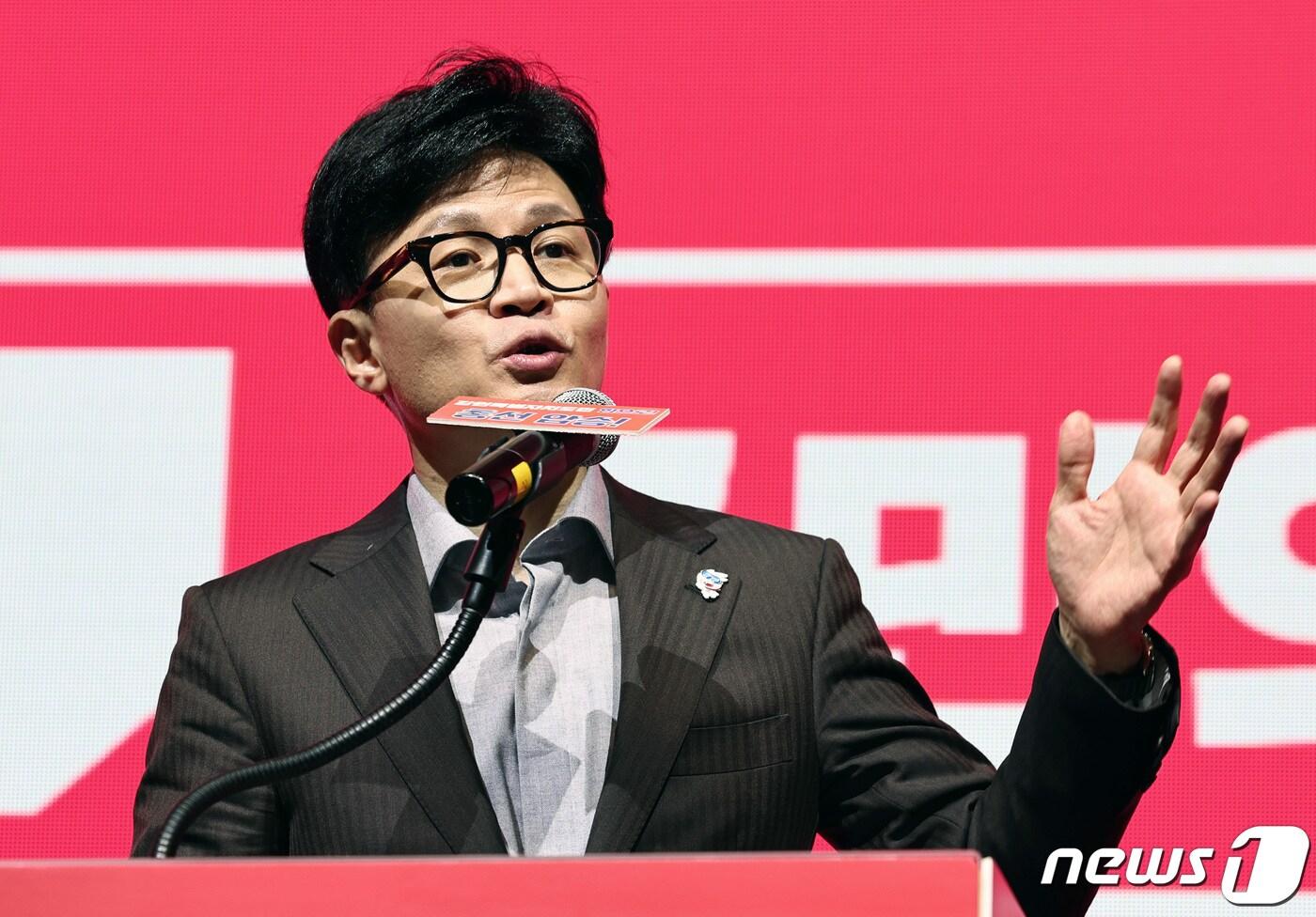 본문 이미지 - 한동훈 국민의힘 비상대책위원장이 8일 오후 강원 원주시 인터불고호텔에서 열린 강원도당 신년인사회에서 신년사를 하고 있다. 2024.1.8/뉴스1 ⓒ News1 구윤성 기자