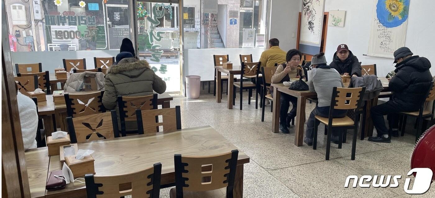 '으뜸 착한가격업소'에 선정된 강원도 삼척의 보리밥집. (강원도 제공)/뉴스1