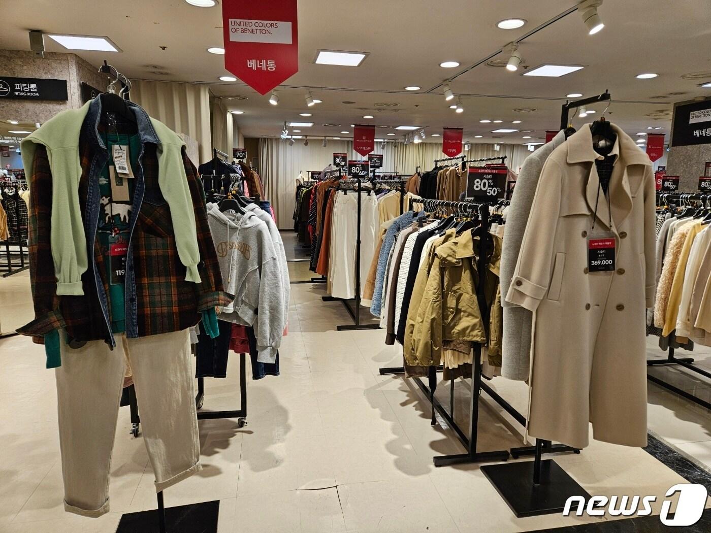 본문 이미지 - 뉴코아 팩토리아울렛 광명점 내부 모습.ⓒ 뉴스1/김진희 기자.