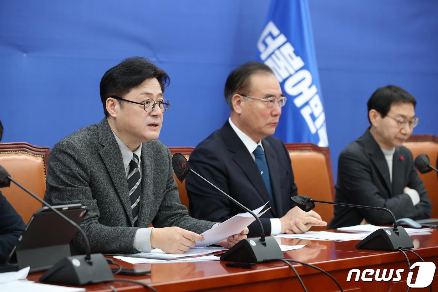 본문 이미지 - 홍익표 더불어민주당 원내대표가 9일 오전 서울 여의도 국회에서 열린 원내대책회의에서 모두발언하고 있다. 2024.1.9/뉴스1 ⓒ News1 이승배 기자