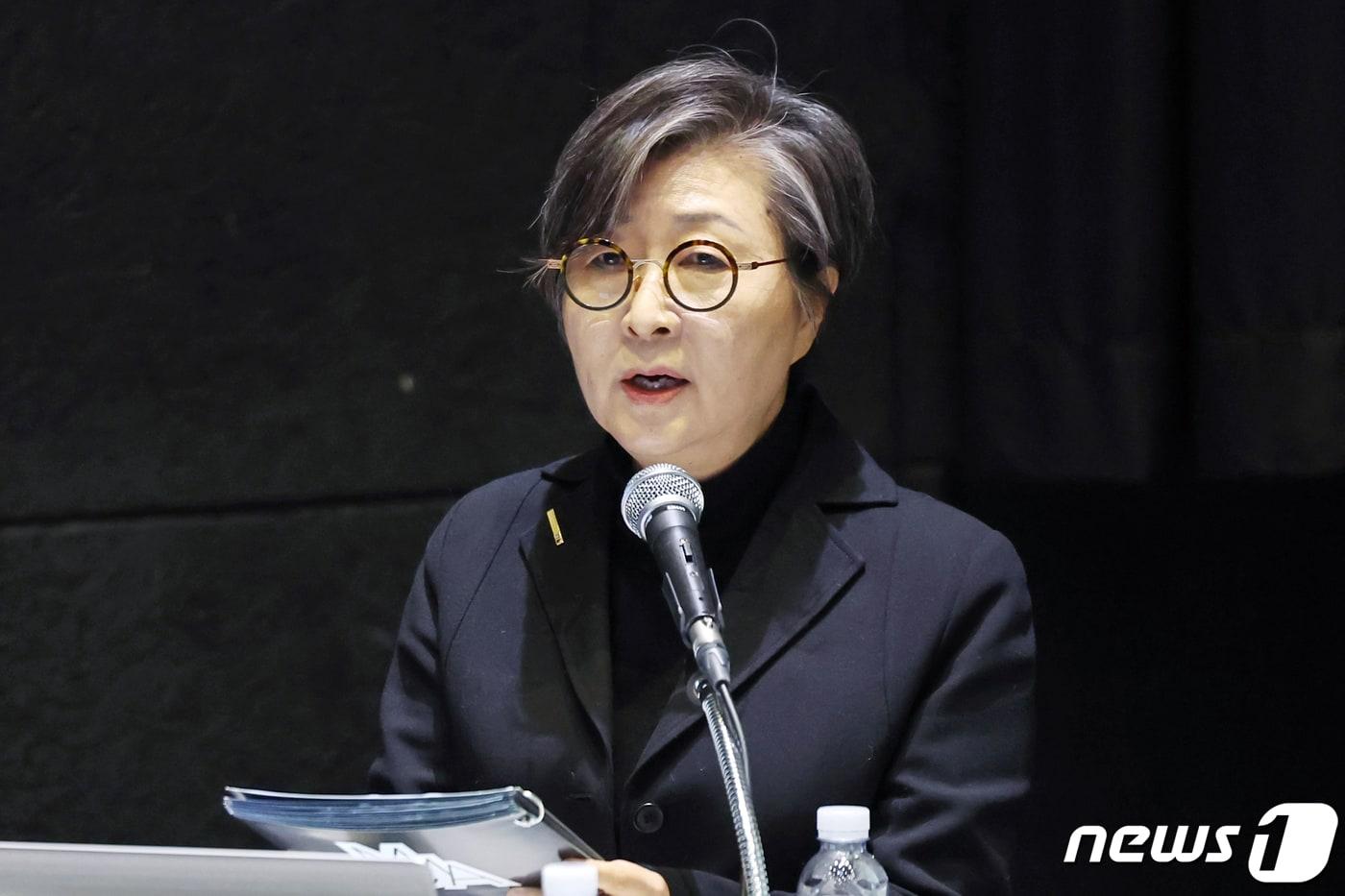 김성희 국립현대미술관 관장이 9일 오전 서울 종로구 국립현대미술관에서 열린 '2024-26 중기 운영방향 및 2024년 전시 계획 언론공개회'에서 운영방향을 밝히고 있다. 2024.1.9/뉴스1 ⓒ News1 민경석 기자