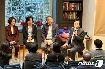 본문 이미지 - 김기문 중소기업중앙회장은 9일 서울 역삼동 북쌔즈에서 열린 '다르게 탁월하게: 이영이 그려가는 혁신의 지도' 출판기념회에 참석했다. ⓒ News1 이민주 기자ⓒ News1 이민주 기자