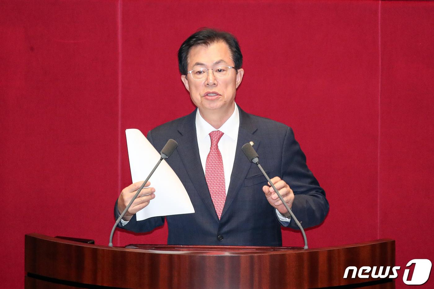 본문 이미지 - 이만희 국민의힘 의원이 9일 오후 서울 여의도 국회 본회의장에서 열린 제411회 국회(임시회) 제4차 본회의에서 10.20 이태원 참사 진상규명과 재발 방지를 골자로 한 이태원 참사 특별법 수정안 표결에 앞서 토론발언하고 있다. 2024.1.9/뉴스1 ⓒ News1 이승배 기자