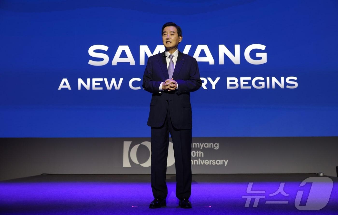 본문 이미지 - 김윤 삼양그룹 회장이 삼양그룹 창립 100주년 기념식에서 연설하는 모습(삼양그룹 제공)