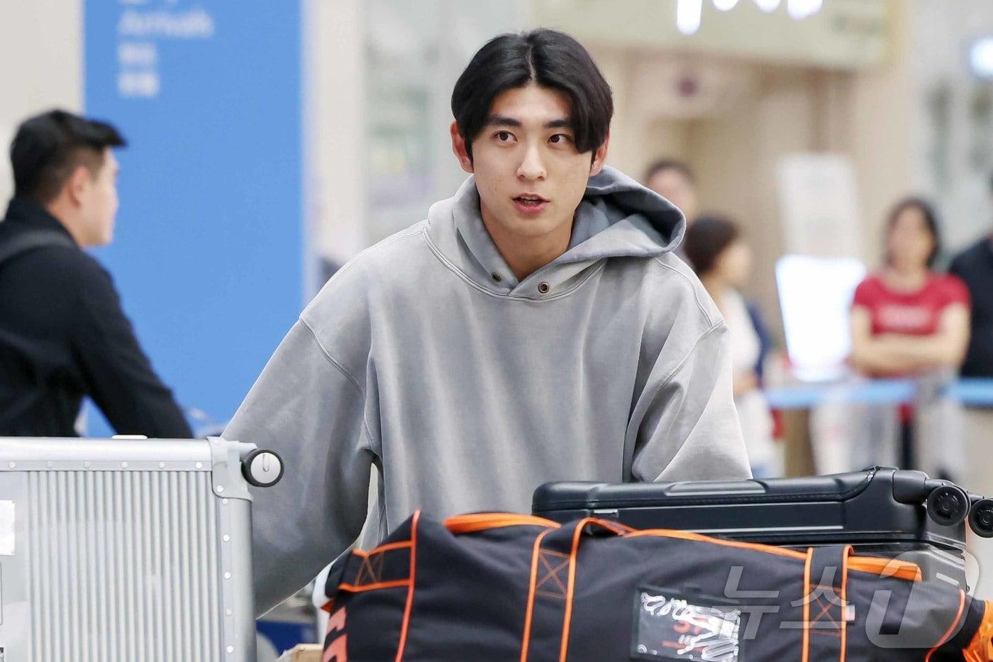 미국 메이저리그(MLB) 샌프란시스코 자이언츠에서 첫 시즌을 보낸 이정후가 1일 오후 인천국제공항을 통해 귀국하고 있다. /뉴스1 DB ⓒ News1 민경석 기자