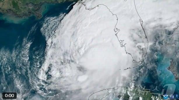 본문 이미지 - 플로리다 접근하는 허리케인 밀턴. (사진은 콜로라도대 합동대기연구소 X(옛 트위터) 계정에 올라온 영상 갈무리)