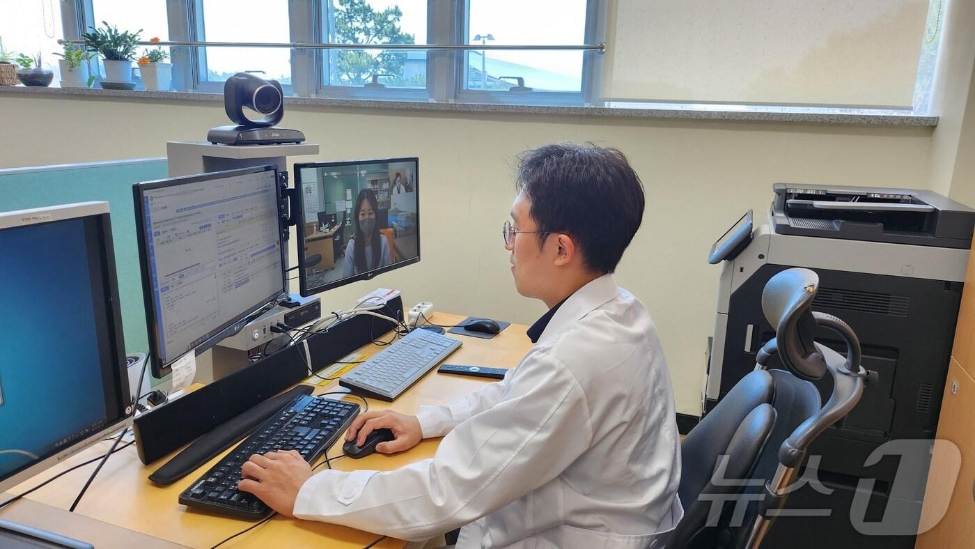 신안군보건소 비대면진료 모습.(전남도 제공) 2024.10.10/뉴스1