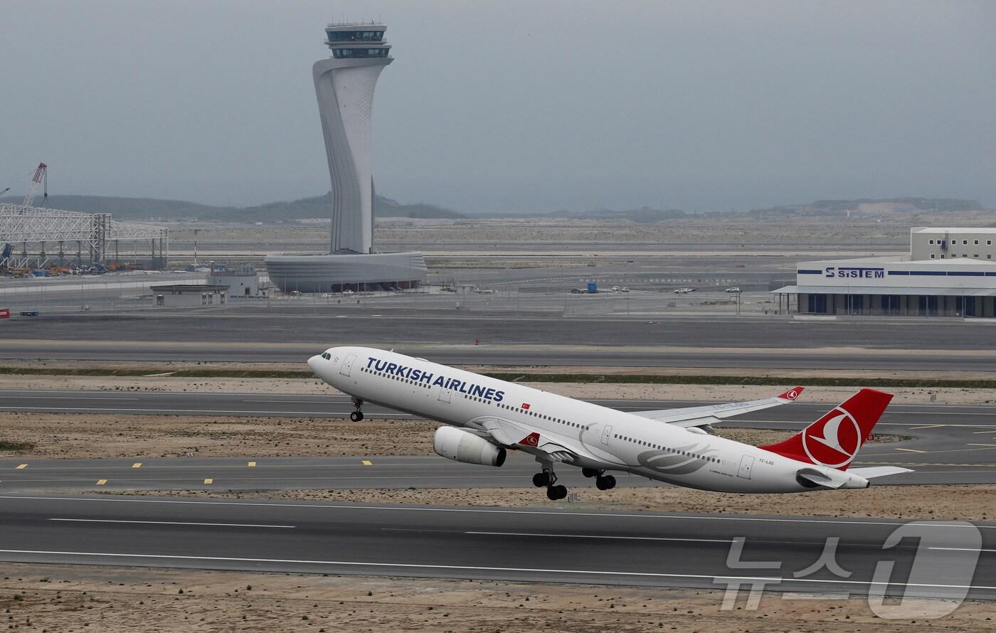 튀르키예 이스탄불 공항에서 이륙하고 있는 터키항공 여객기. 2019.04.06 ⓒ 로이터=뉴스1 ⓒ News1 김지완 기자