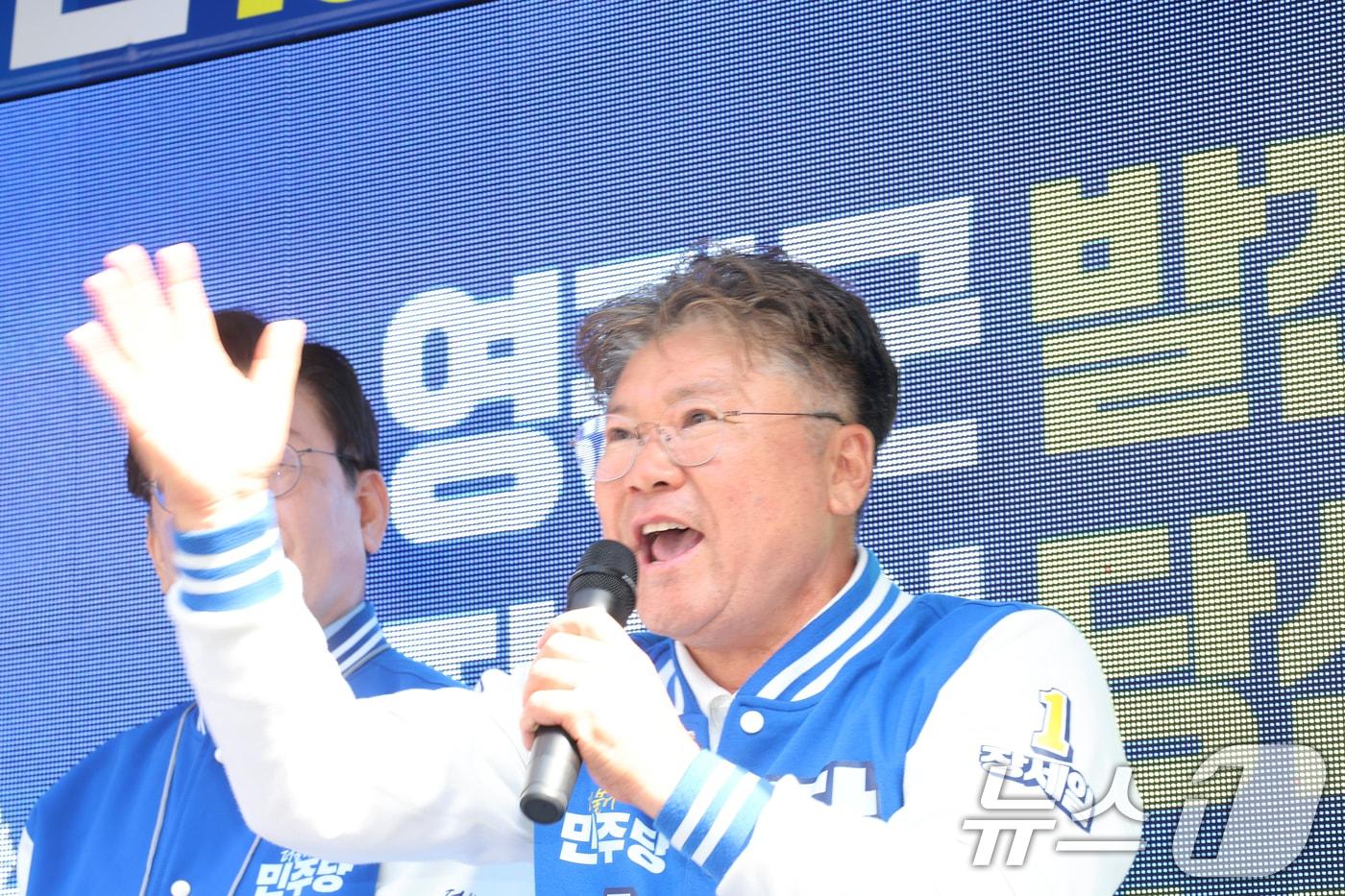 본문 이미지 - 장세일 더불어민주당 영광군수의 모습. ⓒ 뉴스1 김태성 기자