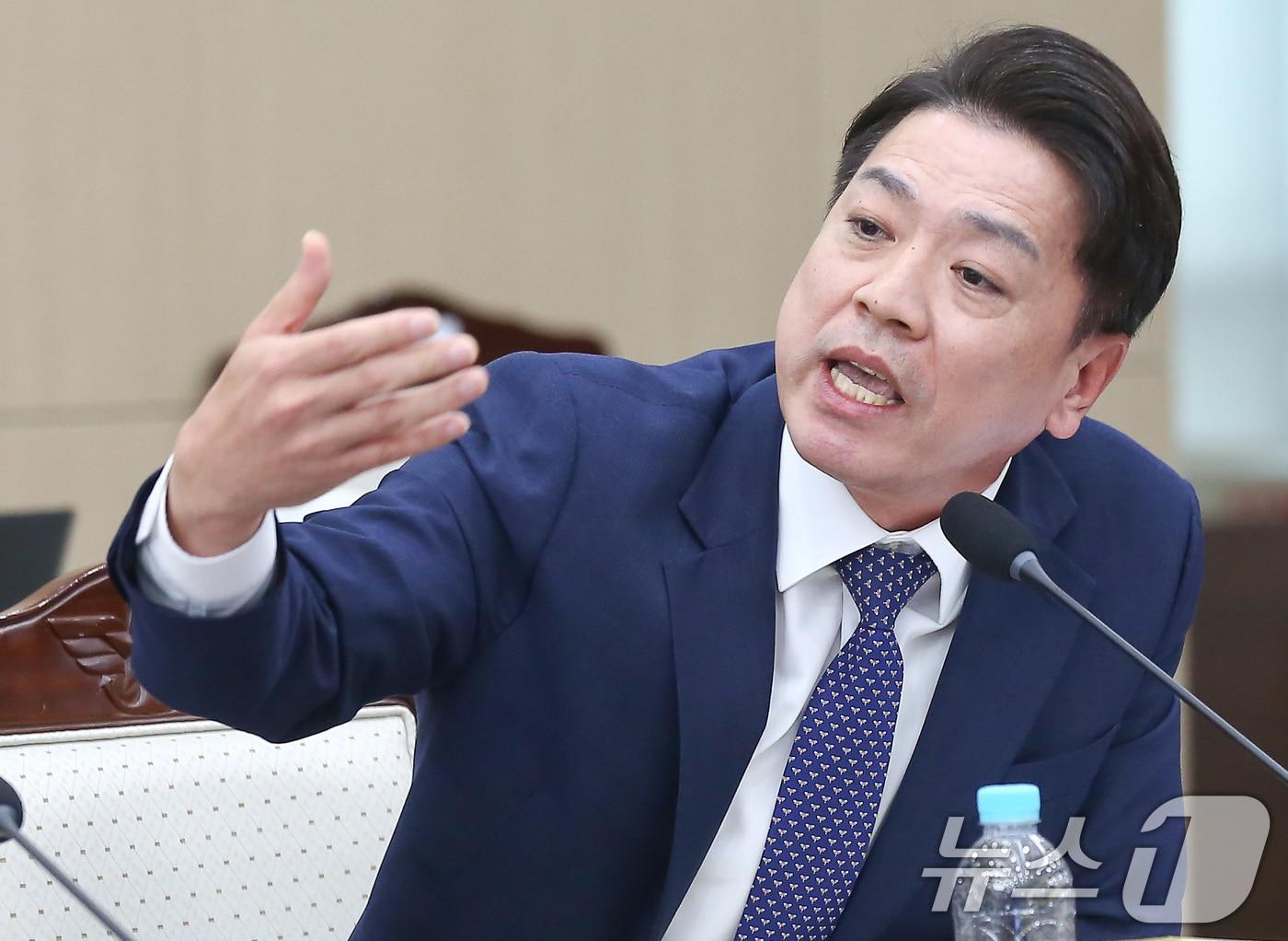본문 이미지 - 부승찬 더불어민주당 의원이 지난 10월 10일 서울 용산구 합동참모본부에서 열린 국회 국방위원회의 합동참모본부 등에 대한 국정감사에서 질의를 하고 있다. 2024.10.10/뉴스1 ⓒ News1 국회사진취재단