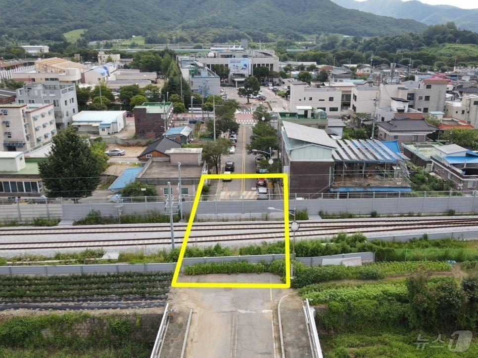 본문 이미지 - 지난 12월 1호선 전철 개통으로 폐쇄된 경기 연천군 구읍건널목. (연천군 제공)