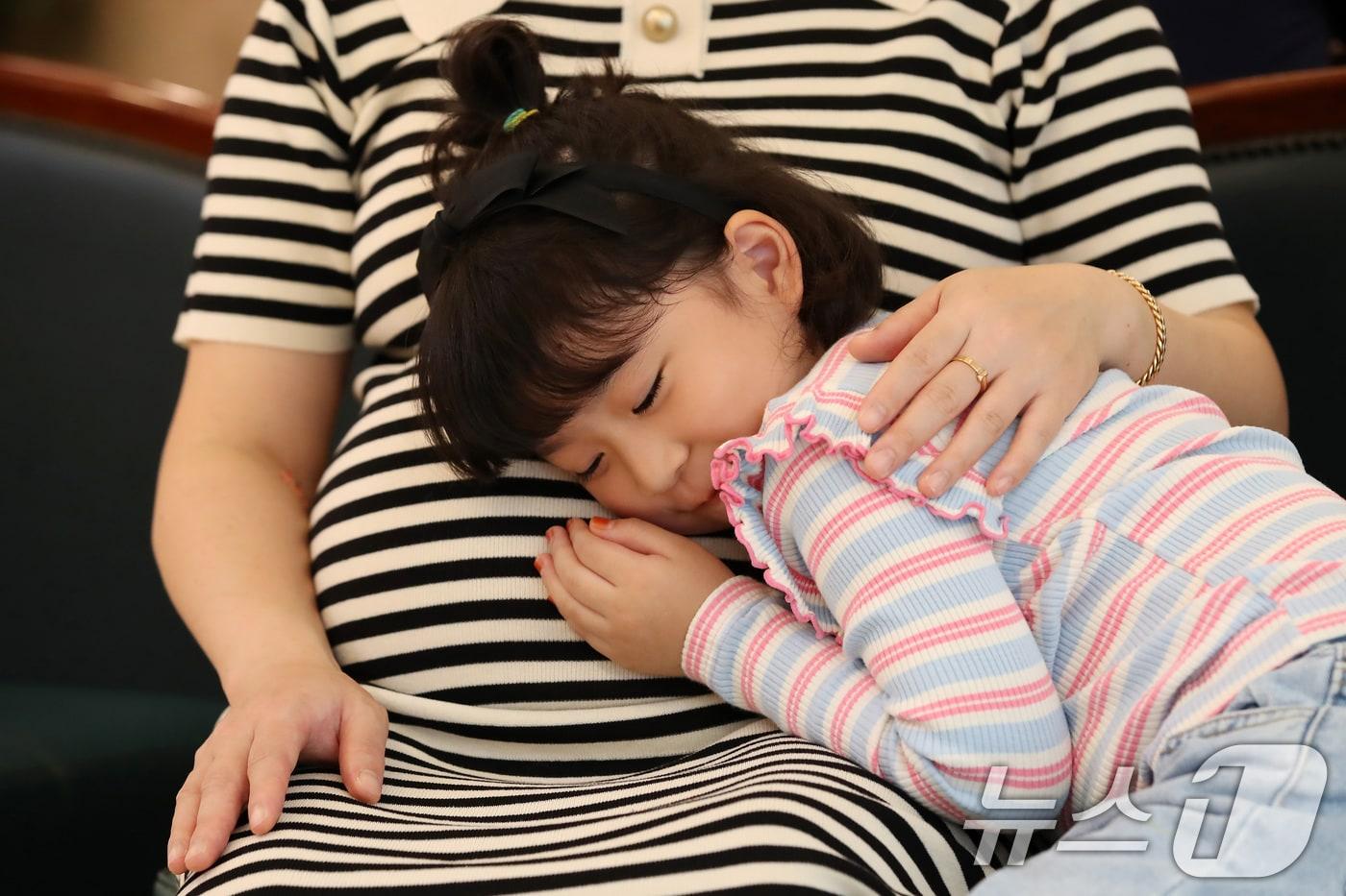 지난해 10월 10일 임산부의 날에  대구 수성구 파티마여성병원에서 임산부가 진료를 기다리고 있다./뉴스1 ⓒ News1 공정식 기자