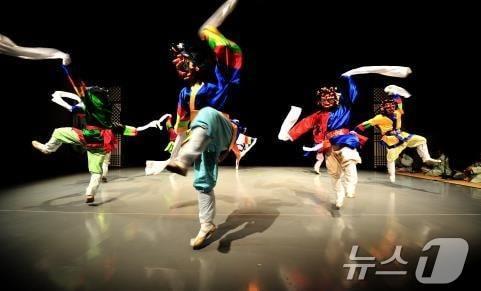 본문 이미지 - 봉산탈춤. (서울시 제공)ⓒ 뉴스1