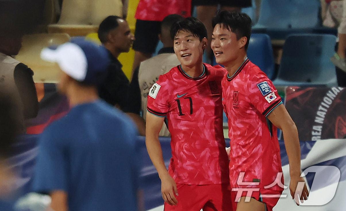 본문 이미지 - 한국 축구의 기대를 받고 있는 두 공격수 배준호(왼쪽)와 오현규. /뉴스1 ⓒ News1 김도우 기자