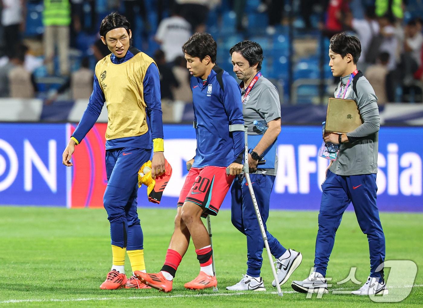 본문 이미지 - 요르단과의 원정 경기에서 부상을 당한 엄지성. /뉴스1 ⓒ News1 김도우 기자
