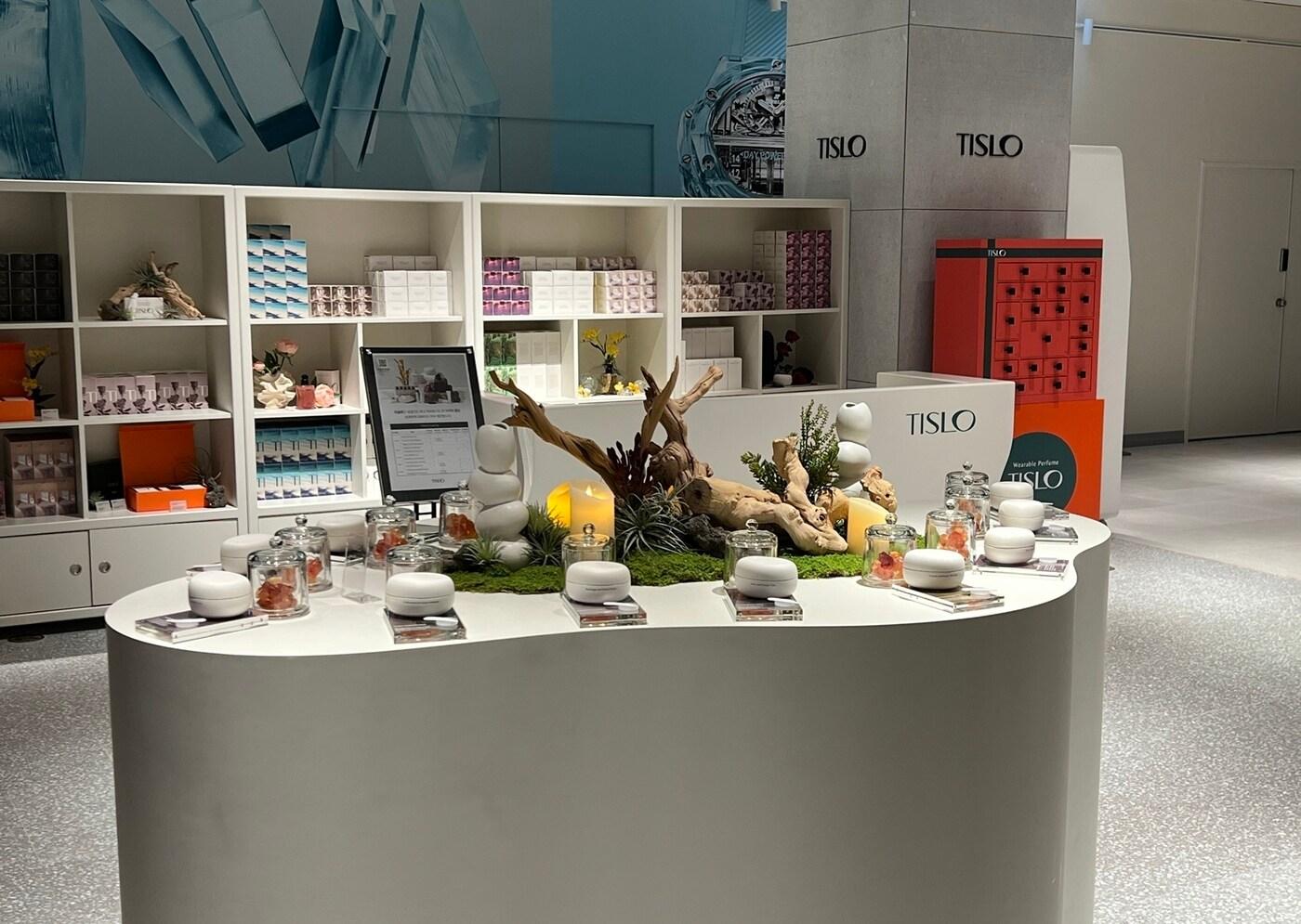 본문 이미지 - 티슬로(TISLO)는 27일까지 더현대 서울 2층에서 브랜드 론칭 2주년을 기념한 팝업스토어를 운영한다.(티슬로제공)