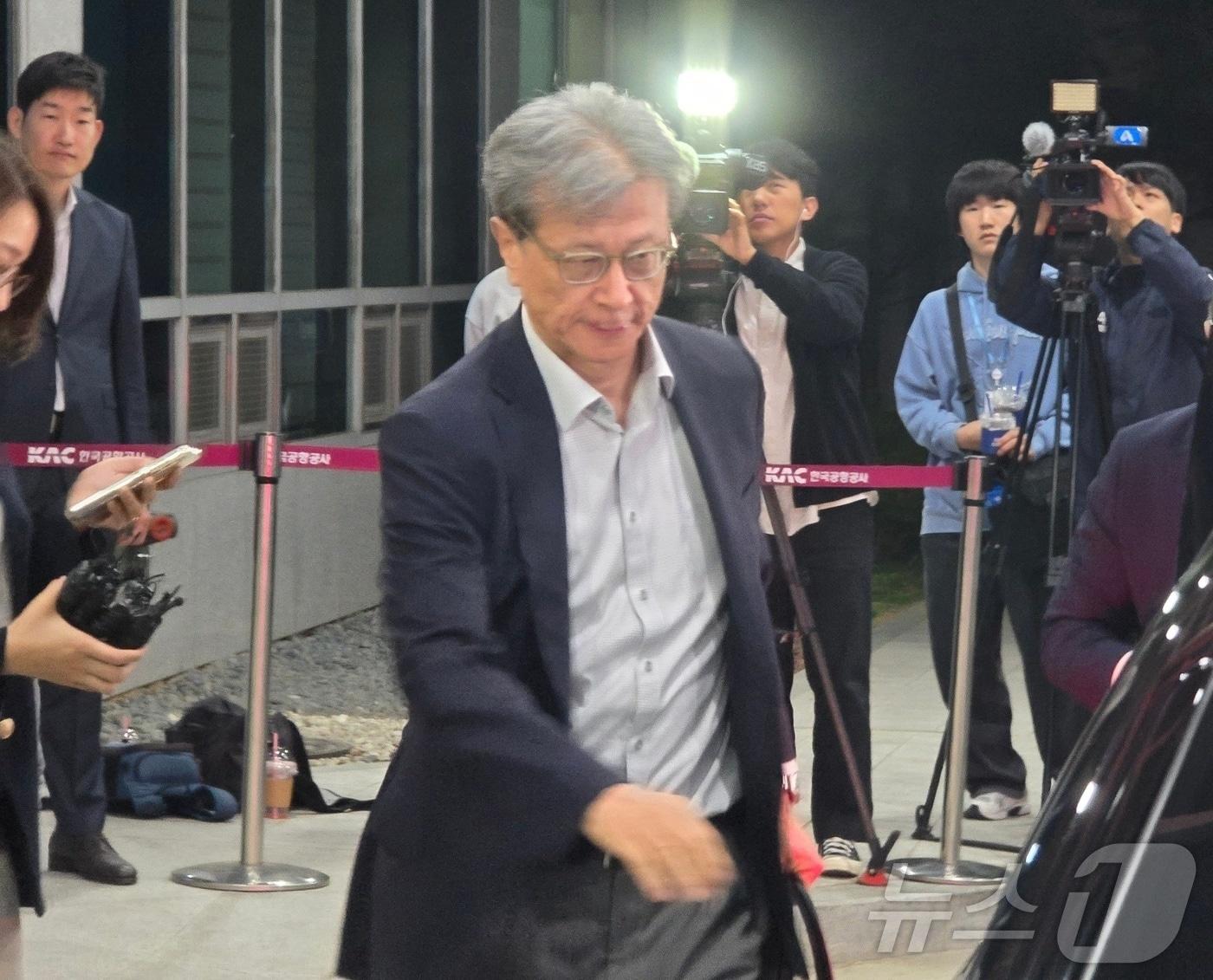 본문 이미지 - 정현호 삼성전자 사업지원TF장&#40;부회장&#41;이 11일 서울김포비즈니스항공센터&#40;SGBAC&#41; 통해 귀국했다. 2024. 10. 11/뉴스1 ⓒ News1 한재준 기자