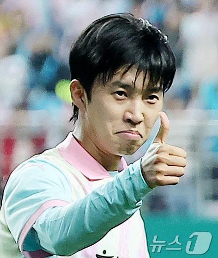 본문 이미지 - 임영웅이 기부 히어로로 변신했다. ⓒ News1 김진환 기자