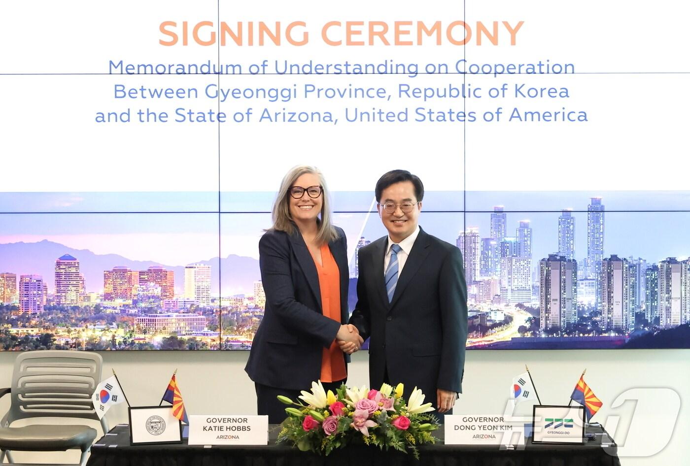 지난 5월 미국방문에서 케이티 홉스(Katie+Hobbs) 애리조나 주지사를 만난 김동연 경기도지지사.(경기도 제공)