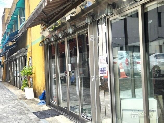 본문 이미지 - 전주서노송동 선미촌이 성매매업소가 떠난 상가들이 방치되면서 을씨년스러운 모습을 연출하고 있다./뉴스1 임충식 기자