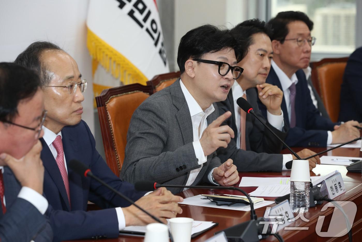 본문 이미지 - 한동훈 국민의힘 대표가 14일 오전 서울 여의도 국회에서 열린 최고위원회의에서 모두발언을 하고 있다. 2024.10.14/뉴스1 ⓒ News1 이광호 기자