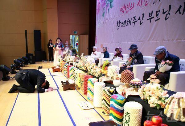 본문 이미지 -  도봉구, 90세 어르신 대상 장수문화축제 개최 &#40;도봉구 제공&#41;