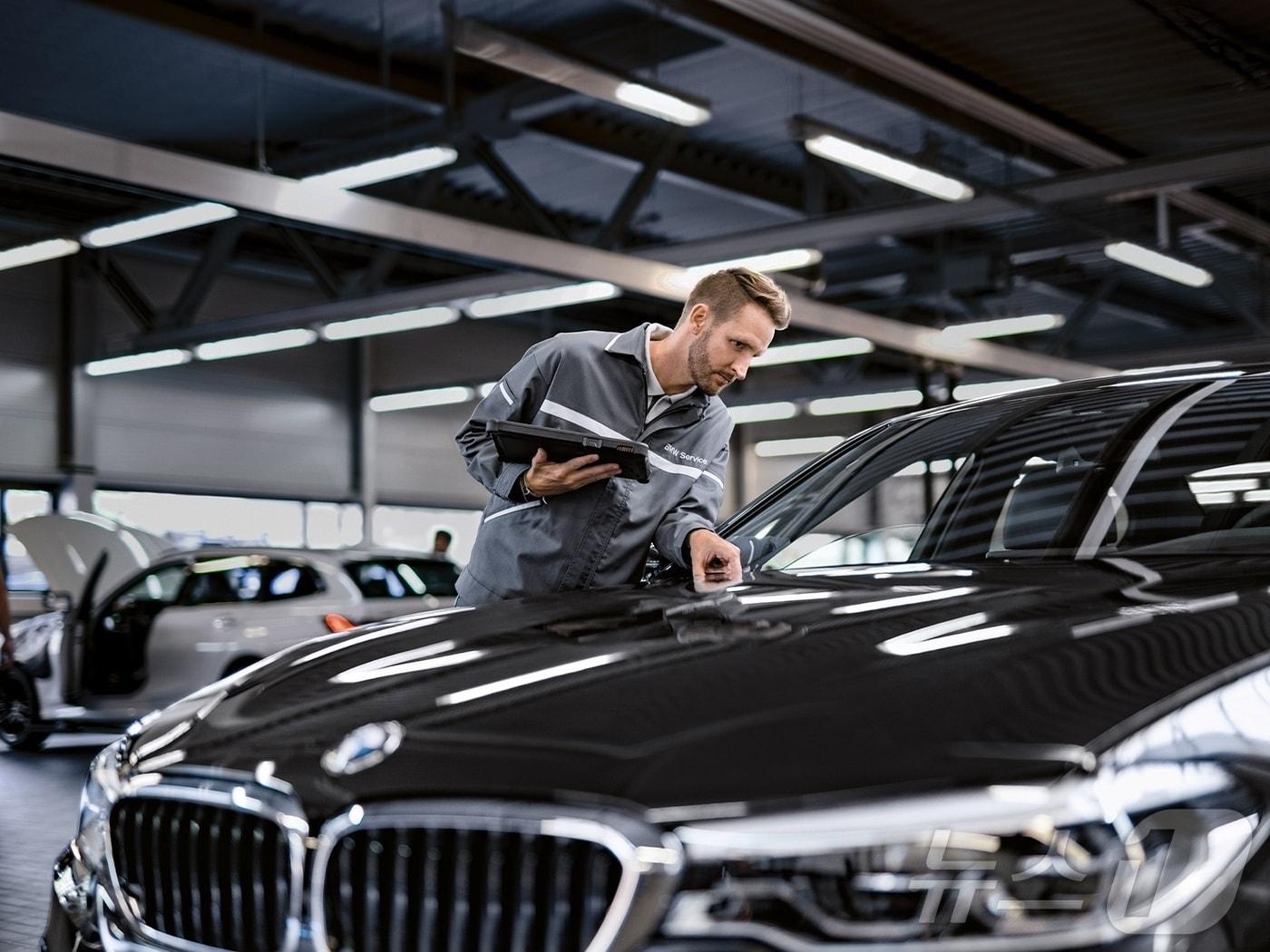 본문 이미지 - BMW 코리아는 지난 여름 기록적인 폭염을 견뎌낸 BMW 및 MINI 차량의 상태를 무상으로 점검하고 정비비 할인 혜택을 제공하는 프리미엄 AS 캠페인 '닥터 BMW 위크' 및 'MINI 홈커밍 위크'를 시행한다. (BMW 제공)