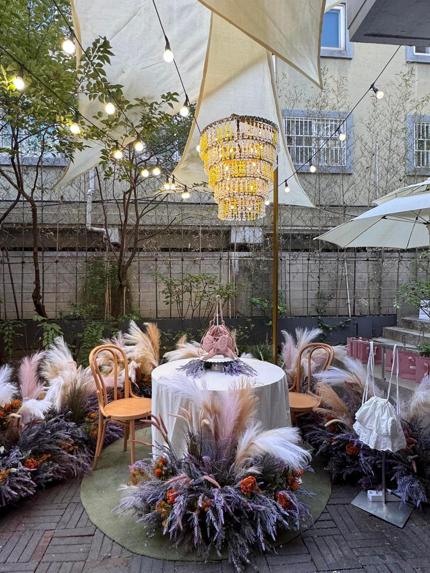 본문 이미지 - 아떼 바네사브루노가 가을·겨울(FW) 소재를 적용한 신제품 출시를 기념해 성수동에서 팝업스토어를 진행한다(아따바네사브루노제공)