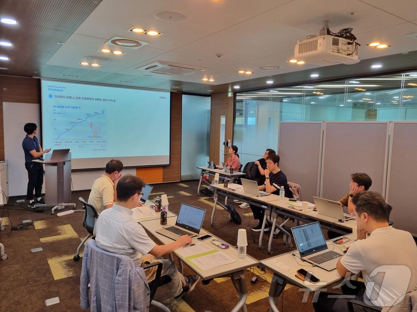 본문 이미지 - 대전창조경제혁신센터가 지난 9월 본원에서 ‘GITEX Expand North Star 2024 연계 현지진출 프로그램’ 참여기업 선발 결과를 발표하고 있다.(대전창조경제혁신센터 제공)/뉴스1