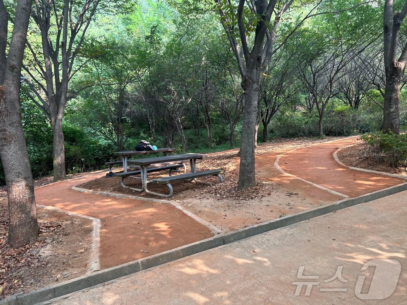 본문 이미지 - 맨발 걷기 길.(광명시 제공)