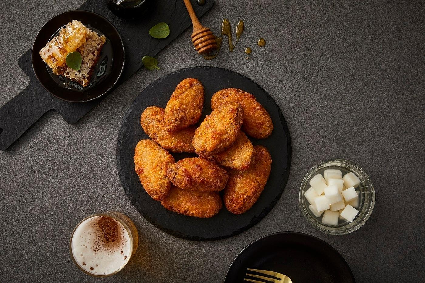 본문 이미지 - 고메 소바바치킨 연출컷(CJ제일제당 제공).