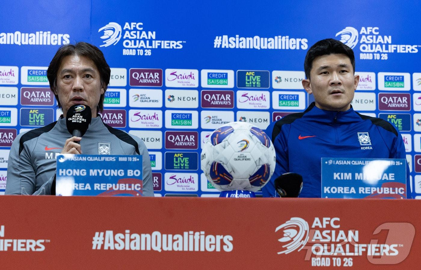 본문 이미지 - 홍명보 대한민국 축구대표팀 감독(왼쪽)과 김민재. 2024.10.14/뉴스1 ⓒ News1 이재명 기자