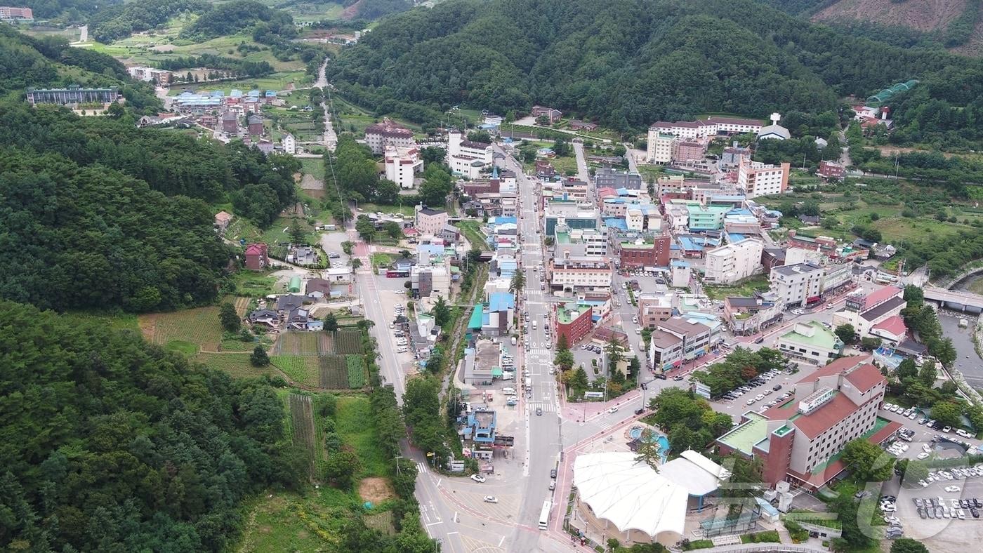 중부내륙선철도 충주~문경 구간 개통을 앞두고 온천관광 활성화가 기대된다. 사진은 수안보 전경.(충주시 제공)/뉴스1 