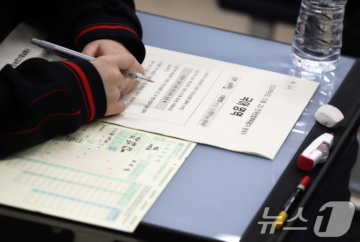 본문 이미지 - 수학능력시험에 대비해 고등학교 3학년생을 대상으로 한 전국연합학력평가가 8일 실시된다. 뉴스1 ⓒ News1 자료 사진