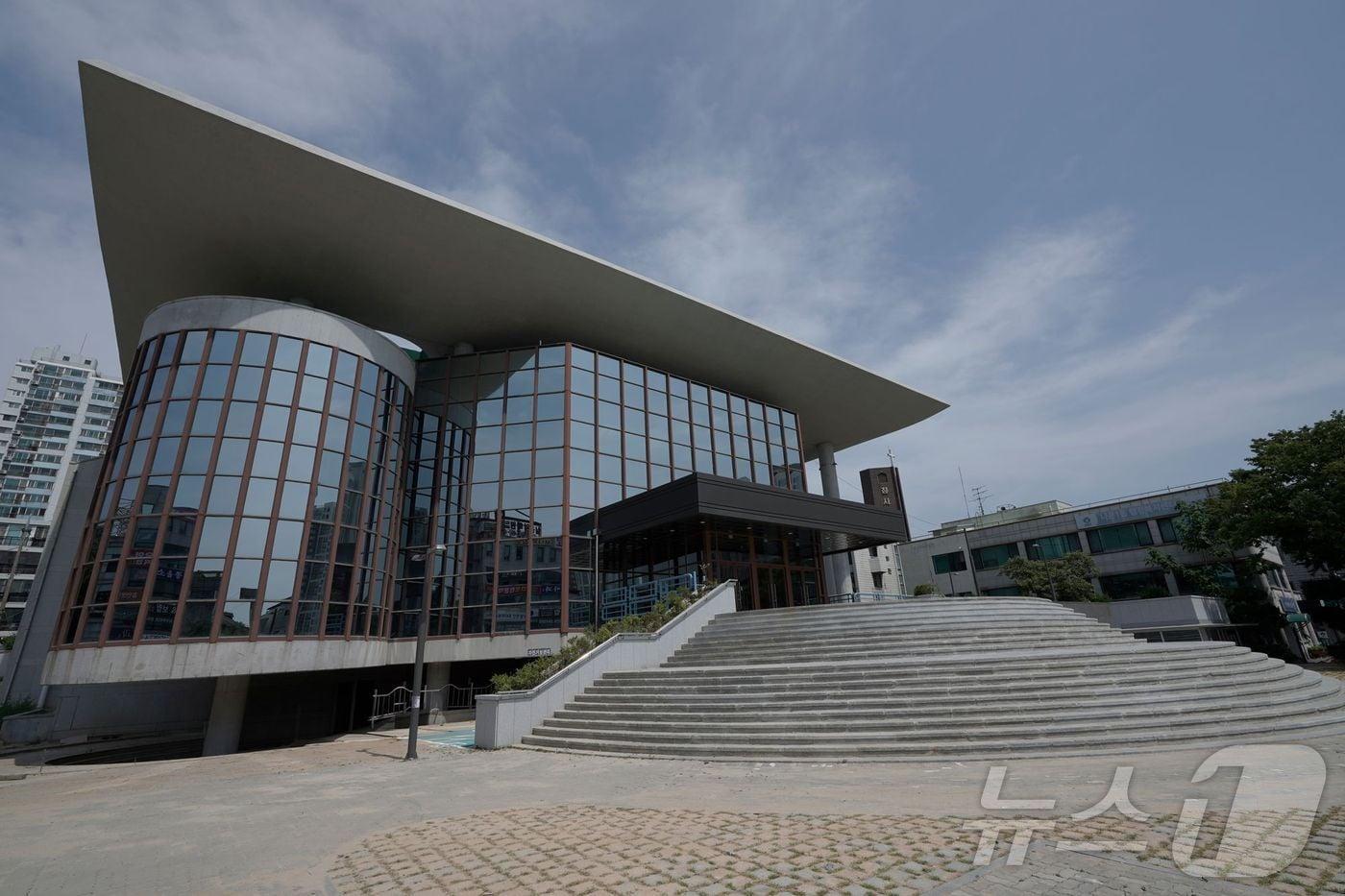 본문 이미지 - 군산시민문화회관이 군산회관으로 새단장을 마치고 본격적인 운영에 나선다.(군산시 제공) 2024.10.15/뉴스1