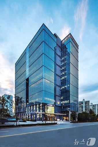 본문 이미지 - 대명소노그룹 소노인터내셔널의 '소노타워' 전경.(소노인터내셔널 제공)